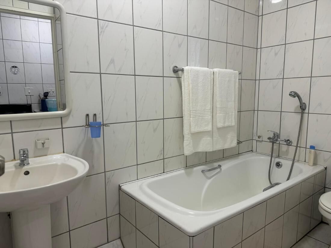 Room, 1 Bedroom, Smoking, Patio | Bathroom