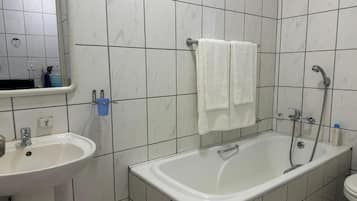 Room, 1 Bedroom, Smoking, Patio | Bathroom