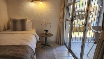 Room, 1 Bedroom, Smoking, Patio | 1 bedroom