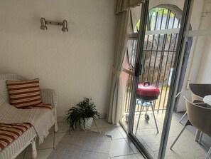 ห้องพัก, 1 ห้องนอน, สูบบุหรี่ได้, ลานระเบียง | ภายใน