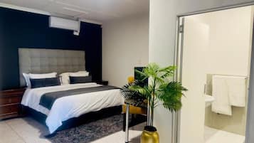 Room, 1 Bedroom, Accessible, Smoking | 1 bedroom