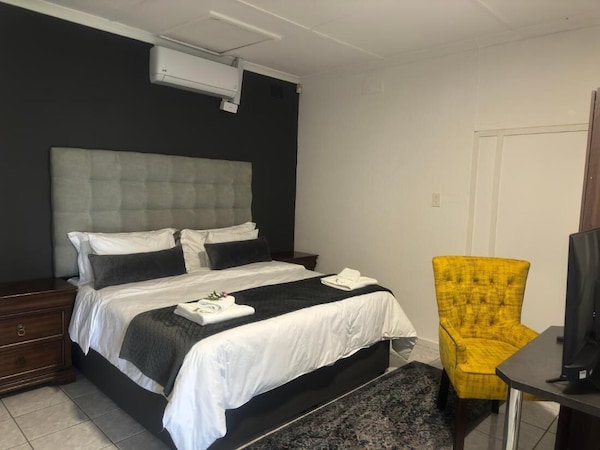 Room-busa House Self-catering Guest Hous - White River