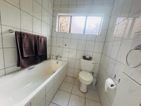 Room-busa House Self Catering Guest Hous - White River