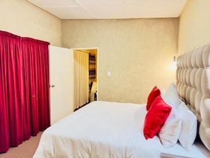 Room, 2 Bedrooms, Accessible, Smoking - Room-busa House Self Catering Guest Hous (Mbombela)