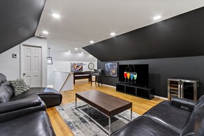 Smart TV y chimenea 