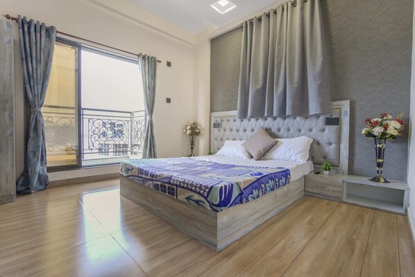 Comfort Villa | 3 bedrooms, free WiFi - 3BHK w/Pool - Sunset Palazzo by Universe Villas (Karjat)