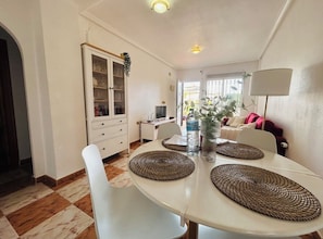 Dining - La Zénia, Orihuela costa. Appart 4-5personnes. Close to all amenities! (The Zenia)