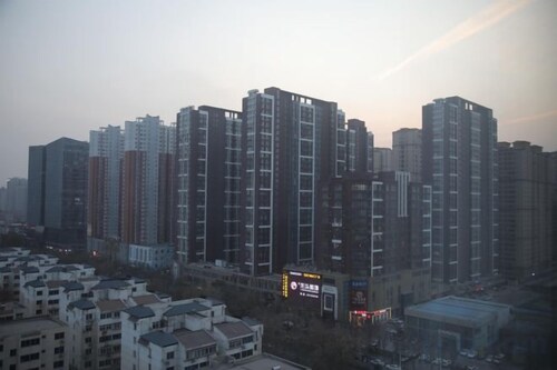 Vienna Classic Hotel (Shijiazhuang Jianhua Street Beisong Subway Station)