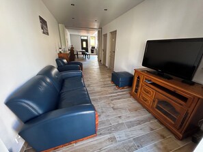 Télévision, livres, chaîne hi-fi