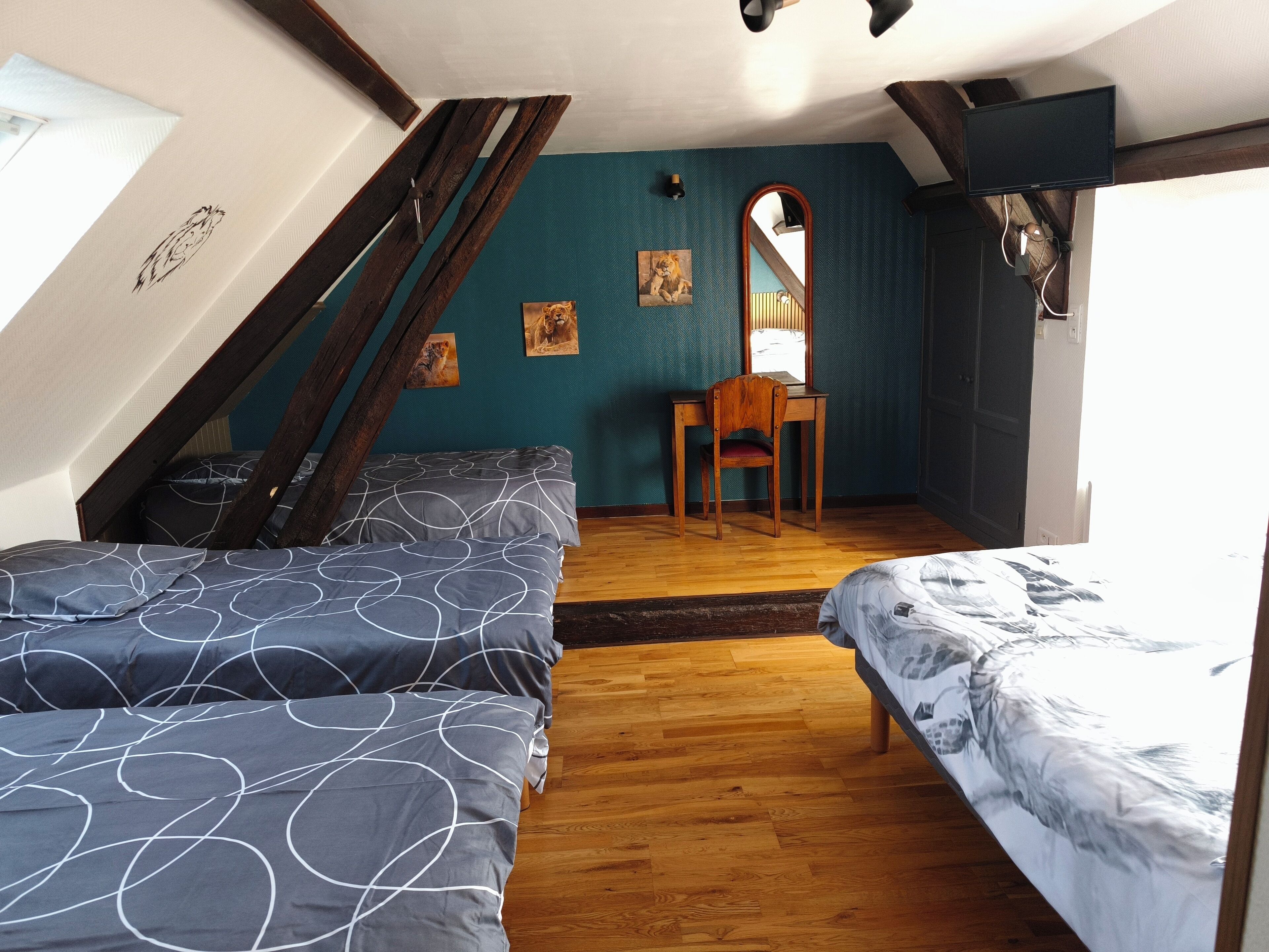 4 bedrooms, travel crib, free WiFi, bed sheets