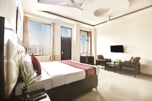 Deluxe Double Room | Premium bedding, individually furnished, desk, laptop workspace - Hotel Vibe Blue (Noida)