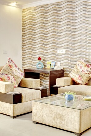 Family Studio | Premium bedding, individually furnished, desk, laptop workspace - Hotel Vibe Blue (Noida)