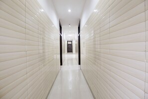 Lobby - Hotel Vibe Blue (Noida)