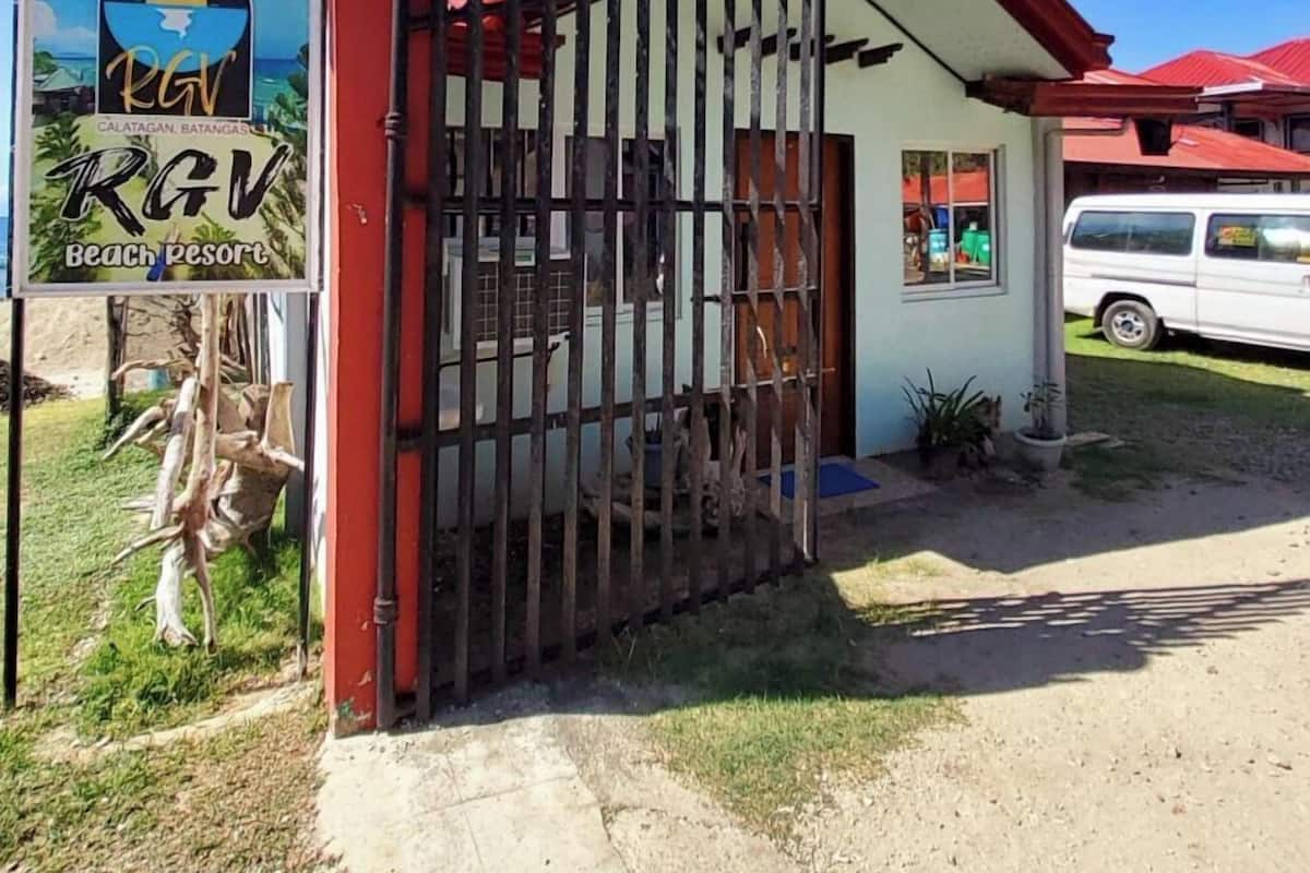 Familie vierpersoonskamer, patio, uitzicht op strand | 1 slaapkamer