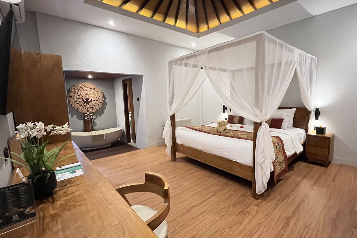 Junior Stüdyo Süit, Bahçeli | Odada kasa, masa, dizüstü bilgisayar çalışma alanı, güneşlik/perde