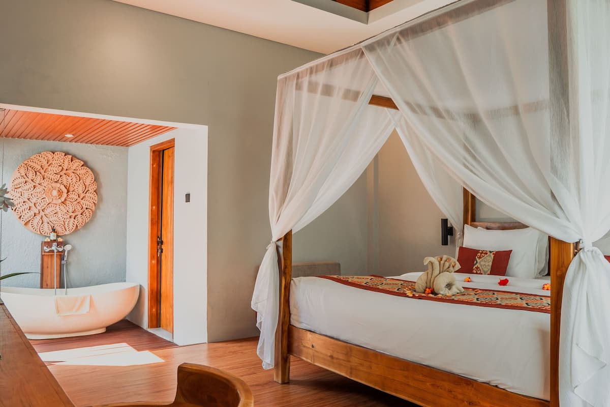 Junior Stüdyo Süit, Bahçeli | Odada kasa, masa, dizüstü bilgisayar çalışma alanı, güneşlik/perde