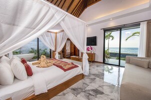 Caja de seguridad en la habitación y escritorio 