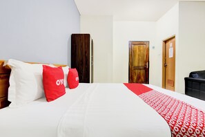 Standard Suite | Free WiFi, bed sheets - Hotel O Pogung Near Near Ugm Formerly Maleo Residence (Depok)