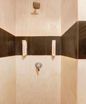 Shower - Hotel O Pogung Near Near Ugm Formerly Maleo Residence (Depok)