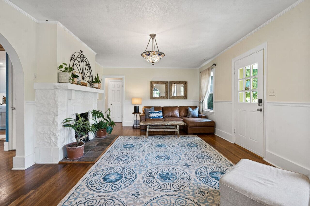 Cozy N.Chatt 3b/1bath - 1 mile from Walking Bridge