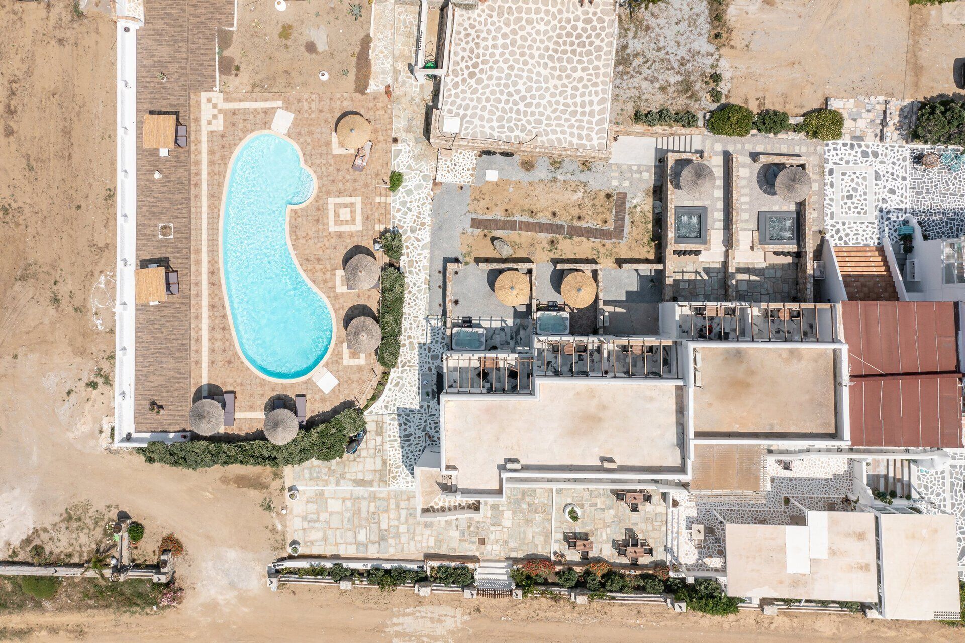 สระว่ายน้ำกลางแจ้ง