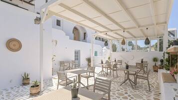 Free daily cooked-to-order breakfast