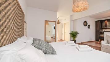 In-room safe, soundproofing, free WiFi, bed sheets