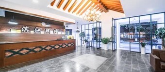 Binjiang Yizhan Hotel