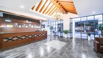Lobby lounge
