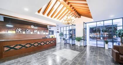 Binjiang Yizhan Hotel