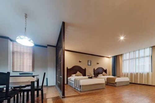 Binjiang Yizhan Hotel