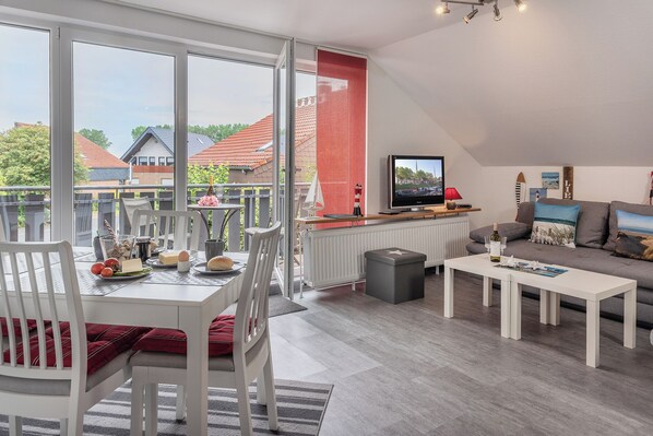 TV - Fresh, maritime, cozy: this well-kept and lovingly furnished vacation apartment (Carolinensiel)