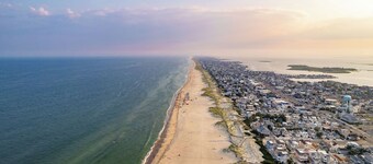 Oceanfront 3 bed 2 bath Condo, Pool, Pvt Bch Access