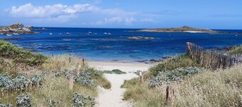 Villa avec piscine couverte, commerces à 700 m plages à 3kms . Un petit paradis!