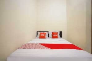 Deluxe Double Room | Free WiFi, bed sheets - Hotel O Seturan Near Hartono Mall Yogyakarta Formerly Maleo Kostel (Depok)