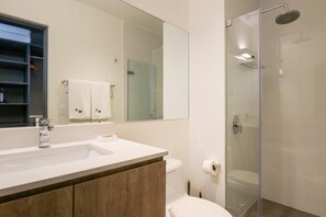 Bruser, hårtørrer, håndklæder