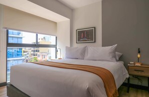 2 bedrooms, desk, iron/ironing board, WiFi