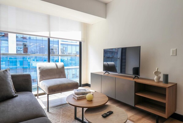 TV, offices - w*| Resplendent 2BR w/ Great Balcony in San Isidro (San Isidro)