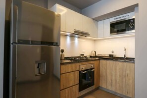 Microwave, oven, stovetop, cookware/dishes/utensils - w*| Resplendent 2BR w/ Great Balcony in San Isidro (San Isidro)