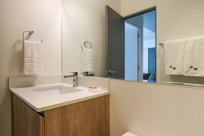 Bruser, hårtørrer, håndklæder