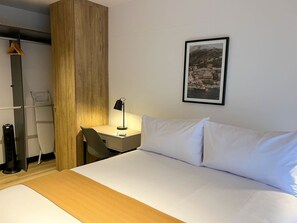 1 室のベッドルーム、デスク、アイロン / アイロン台、WiFi