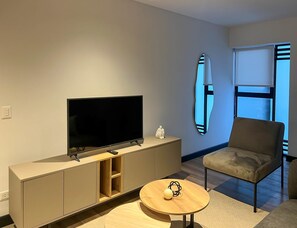 テレビ、書斎 / ワークスペース