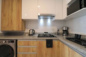 Fridge, microwave, oven, stovetop - w* | Divine 2BR with Majestic Deco in Barranco (Barranco)