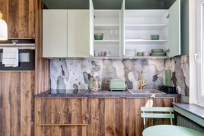 Fridge, microwave, oven, stovetop - Stylish 1-Bedroom Stay Near Luxembourg City Center (Luxembourg)