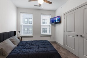 4 Schlafzimmer, Schreibtisch, Bügeleisen/Bügelbrett, WLAN