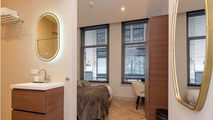 Habitación doble, vista a la ciudad | Escritorio, espacio para trabajar con laptop y wifi gratis