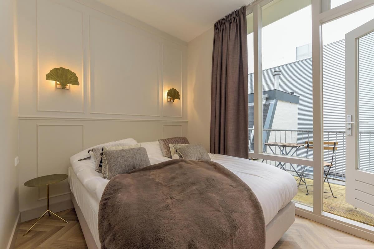 Comfort-værelse - balkon | Skrivebord, arbejdsområde til bærbare computere, gratis Wi-Fi, sengetøj