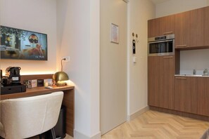 Comfort Room, Balcony | Living area | Smart TV - Novallure City Centre (The Hague)