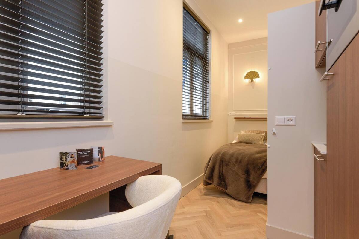 City Room, 1 Queen Bed, Kitchenette | Living area