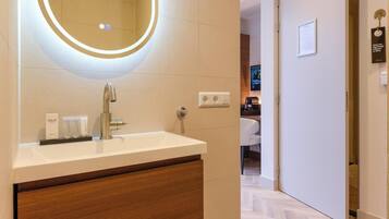 Comfort Room, Balcony | Bathroom | Shower, hair dryer, towels, soap